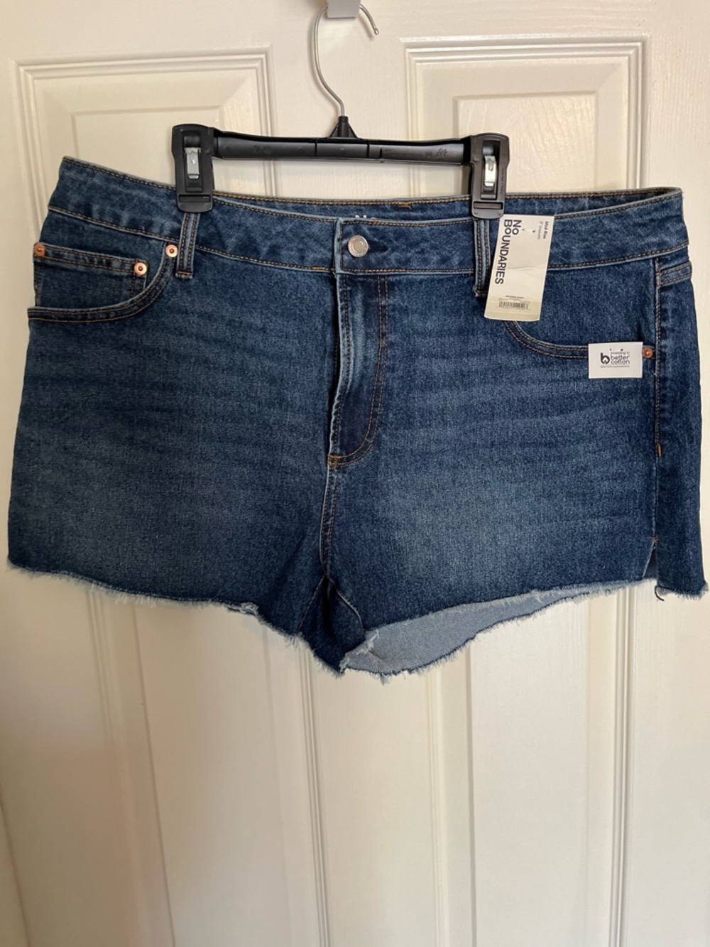 Women’s No Boundaries Blue Denim Frayed Hem 3in Cutoff Shorts